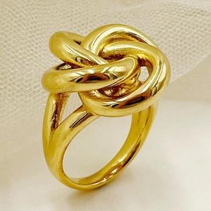 18 kt gold plated classic ring looks real and is very beautiful‎ statement
